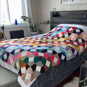 Vintage 50-60s Cottagecore handmade Patchwork Quilt Tumbling thimble baby blocks